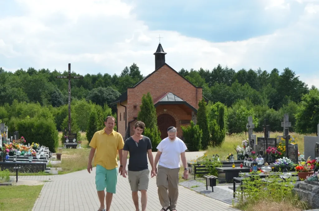 Marcin, Micha and Shlomo in Stoczek Christian cemetery